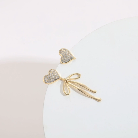Orecchini a Goccia Asimmetrici a Cuore e Fiocco Placcati in Oro 14K Rame Zirconia Orecchini a Nappa per Donna Gioielli Minimalisti