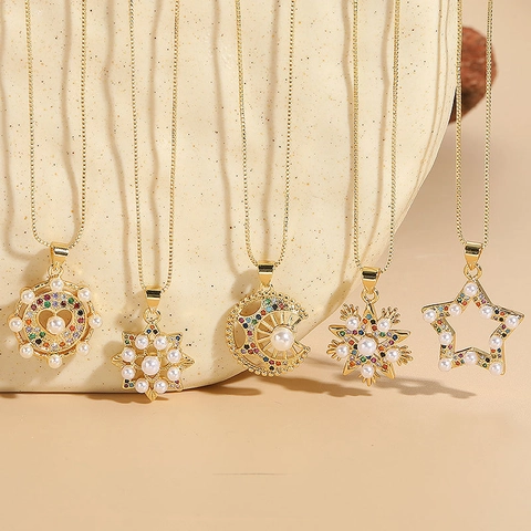 Collar de Cobre Chapado en Oro de 14K para Mujer Con Colgante de Estrella Luna Copo de Nieve Corazón de Perla Artificial y Zirconia