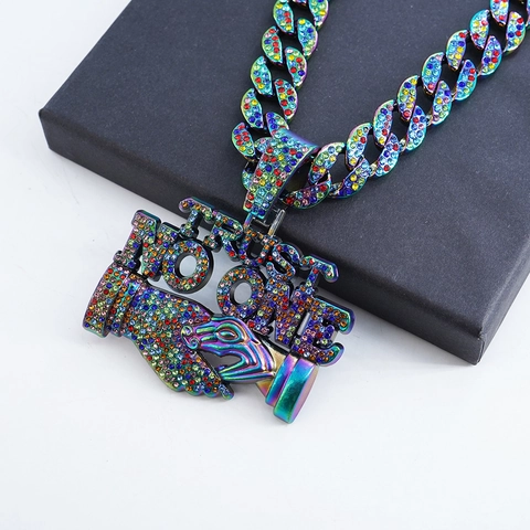 Collana con Ciondolo a Stretta di Mano Trust No One in Lega di Zinco Arcobaleno Hip Hop Con Catena a Maglia Cubana da Uomo Gioielli Streetwear con Strass Colorati