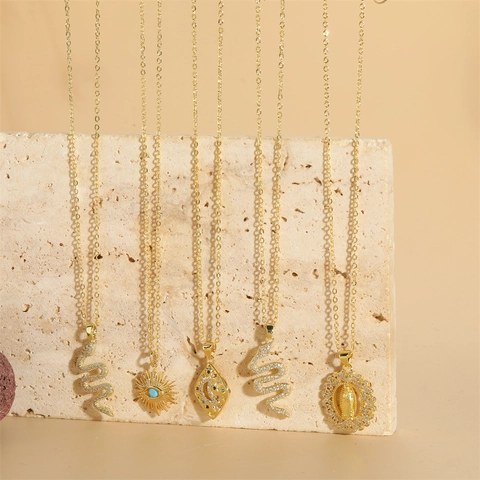 Collar con Colgante de Cobre Chapado en Oro Con Circonia Ópalo Artificial Serpiente Ojo Turco Medusa Joyería Boho Mujer