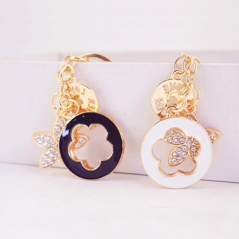 Kreativer Emaille Vierblättriges Kleeblatt Schlüsselanhänger Gold Zinklegierung Strass Eingelegter Blumen Schlüsselanhänger Damen Schmuck
