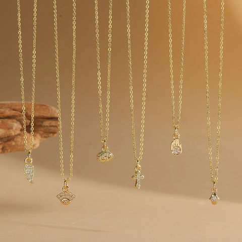 Collier Pendentif Mauvais Œil en Cuivre Zirconia Vintage pour Femmes Main de Fatma Croix Ailes Chaîne de Clavicule Bijoux Cadeau