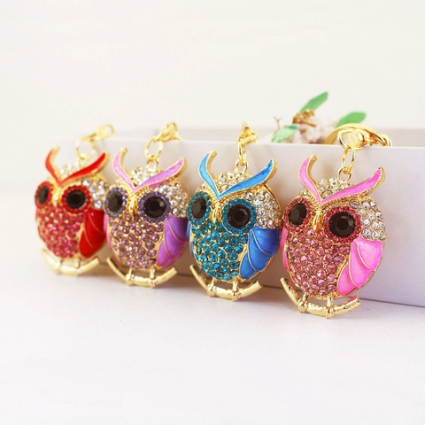 Simpatico Portachiavi a Forma di Gufo con Strass Cartone Animato in Lega di Zinco Smalto Ciondolo Animale Donna Decorativo