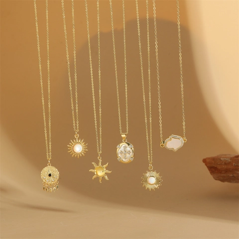 Mode Minimalistisch Kupfer Zirkonia Sonne Kreuz Anhänger Halskette Für Damen Galvanisiert Boho Schlüsselbein Kette Schmuck
