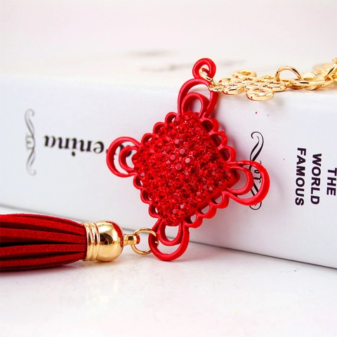 Portachiavi con Nodo Cinese Tradizionale Pendente a Nappina in Strass Rosso Lega Placcata Oro Decorazione Sospesa per Auto