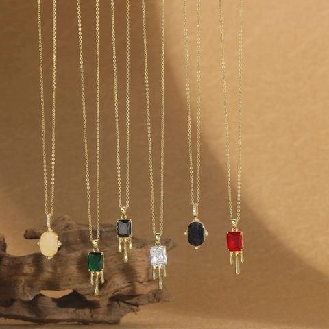 Collana con Pendente a Forma di Cubetto di Ghiaccio Sciolto Geometrico Minimalista per Donna Gioielli in Rame con Zirconia Intarsiata