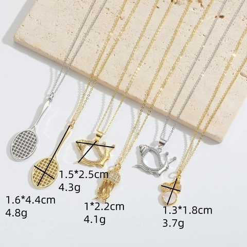 Collar con Colgante de Cobre y Zirconia para Mujer Joyería Única con Diseño de Raqueta de Tenis Caracol Medusa Cereza