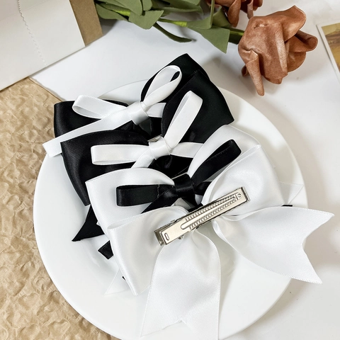Barrettes à Nœud Noir et Blanc Style Japonais Pinces Croco en Ruban de Satin Barrettes Versatiles pour Femmes