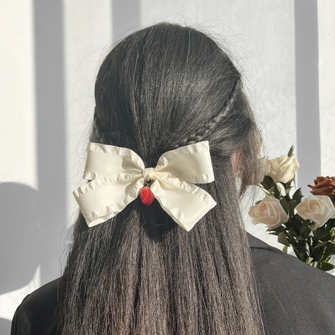 Fermaglio per Capelli Giapponese con Fiocco e Volant alla Fragola Nastro di Raso Elegante Grande Clip a Becco d'Anatra con Pendente a Frutto Gioielli per Capelli Donna