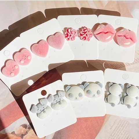 Pendientes de Botón de Resina de Flocado Lindos Corazón Rosa Labios Rosa Panda Perro Forma Dulce Dibujos Animados Joyas Mujer
