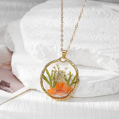 Collier Pendentif en Résine avec Fleur Séchée Naturelle Bohème Chaîne en Alliage Plqué Or Bijoux Botaniques Transparents pour Femmes