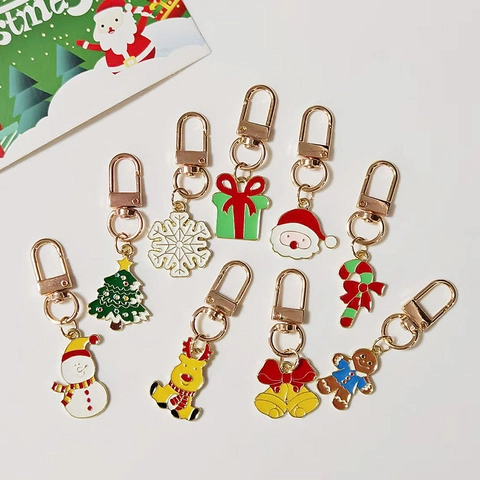 Porte-Clés de Noël en Alliage Émaillé Dessin Animé Père Noël Bonhomme de Neige Renne Bonhomme de Pain d'Épices Cloche Pendentif Sac Cadeau