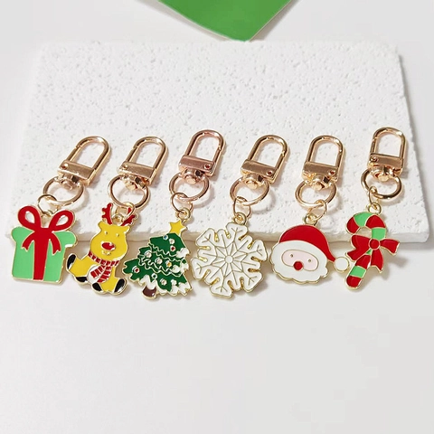 Porte-Clés de Noël en Alliage Émaillé Dessin Animé Père Noël Bonhomme de Neige Renne Bonhomme de Pain d'Épices Cloche Pendentif Sac Cadeau