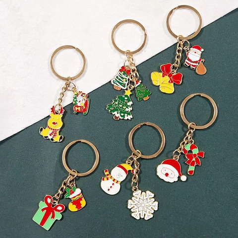 Porte-clés en Alliage d'Émail de Noël Mignon Père Noël Bonhomme de Neige Renne Sapin de Noël Pendentif Anneau de Clé pour Décor de Sac Cadeaux