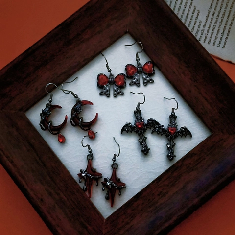 Orecchini Pendenti Gotici con Ragno Luna Croce Perno in Acciaio Inossidabile Strass Rossi Pipistrello Cuore Orecchini Halloween Donna