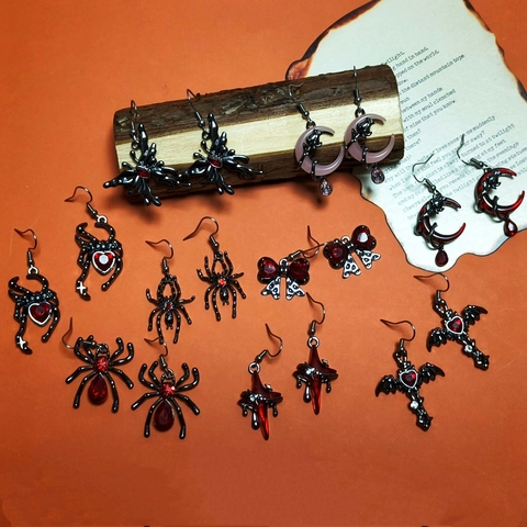 Orecchini Pendenti Gotici con Ragno Luna Croce Perno in Acciaio Inossidabile Strass Rossi Pipistrello Cuore Orecchini Halloween Donna