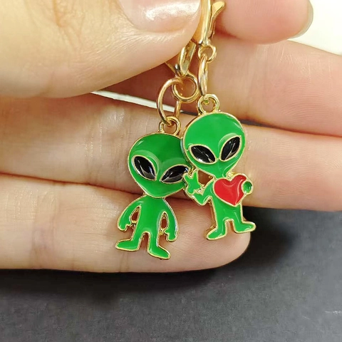 Außerirdischer Emaille Schlüsselanhänger Legierung Grüner Alien Herz Anhänger Metall Hummerverschluss Taschenanhänger Modeschmuck Geschenk
