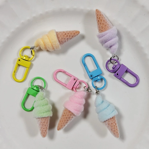 Porte-Clés Créatif de Glace en Flocage Simulation Pendentif de Sac à Cône Coloré Accessoires de Style Sucré Cadeau Femme Fille