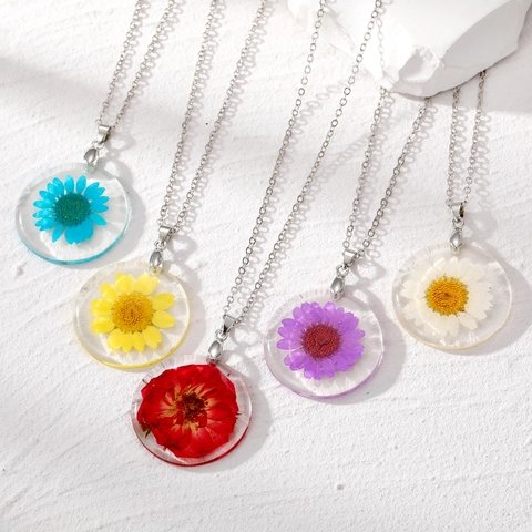 Collier en Résine Fait à la Main avec Fleurs Séchées Pendentif Rond Transparent Marguerite Bijoux Floraux Style Pastoral Cadeau pour Femmes Filles Accessoire Botanique