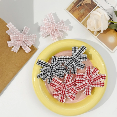 Sweet Gingham Bow Hair Clips With Scalloped Lace Edge For Girls Cute Fabric Duckbill Hairpins Hair Accessories