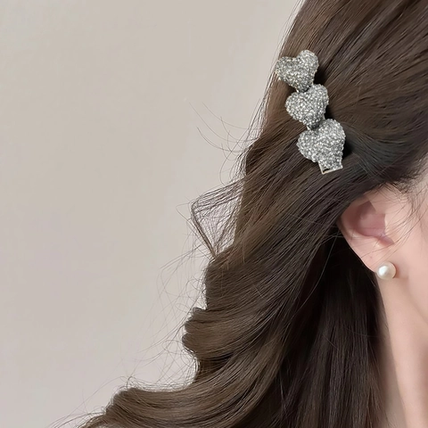 Pinza para el Cabello Brillante de Triple Corazón de Strass Accesorios para el Cabello de Aleación de Cristal Elegantes para Mujer Pinza de Pico de Pato Joyería de Moda