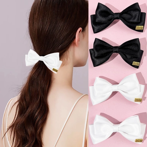 Damen Elegant Satinband Schleife Haarspange Einfache Lucky Metall-Etikett Entenschnabel-Clip Mode Süß Haarschmuck