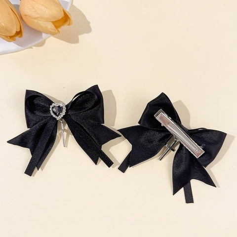 Fermaglio per Capelli Fiocco in Raso Ciondolo Croce Strass Cuore Gothic Y2K Sweet Cool Style Accessori Capelli Donna