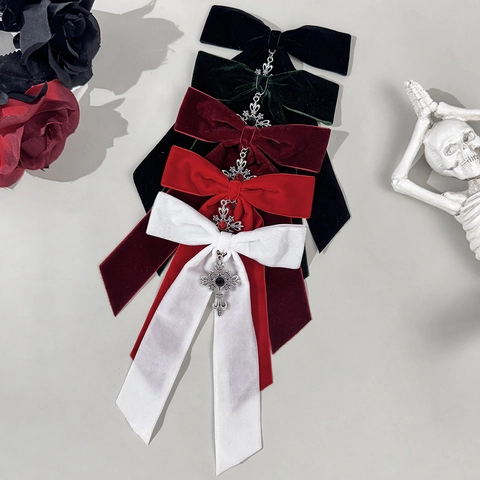Gothic Vintage Fluweel Strik Haarclip Met Retro Metalen Kruis Hanger Strass Ingelegde Lang Lint Donkere Coole Haaraccessoire Voor Vrouwen