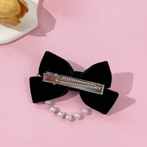 French Vintage Velvet Bow Hair Clip With Artificial Pearl Fringe Chain Sweet Duckbill Side Clip Elegant Hair Accessory Women