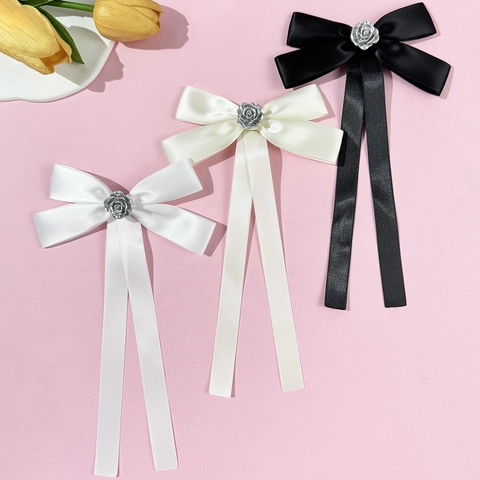 Elegante Spilla a Fiocco in Satin Con Rosa in Metallo Nastro Lungo per Donna Stile Preppy Vintage Gioielli da Collo