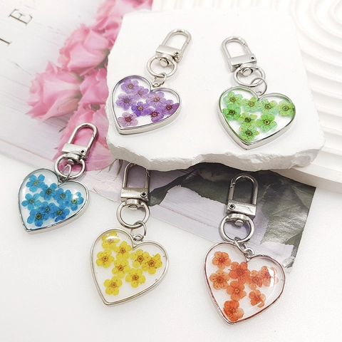 Pastoral Heart Shaped Resin Keychain With Real Dried Flowers Colorful Floral Epoxy Heart Keyring Bag Pendant Accessory For Women
