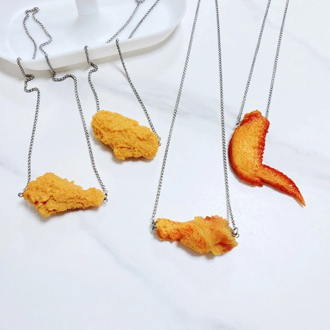 Creative Simulation Crispy Fried Chicken Leg Wing Pendant Necklace Realistic Food Model Alloy Chain Novelty Jewelry For Party Gift Unisex