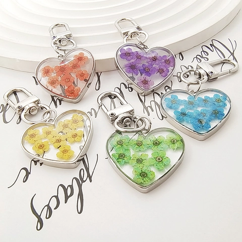 Pastoral Heart Shaped Resin Keychain With Real Dried Flowers Colorful Floral Epoxy Heart Keyring Bag Pendant Accessory For Women