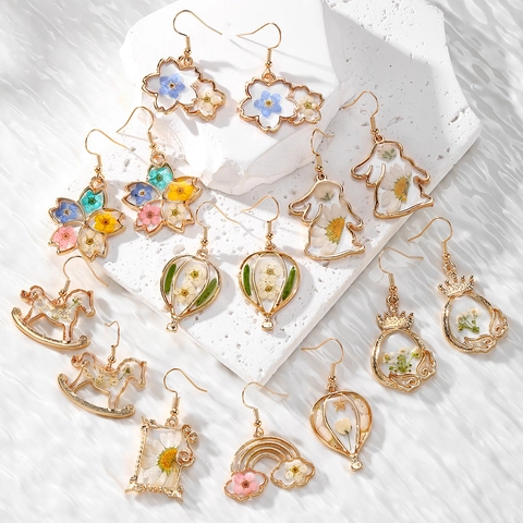 Handmade Dried Flower Resin Drop Earrings Sweet Rainbow Trojan Horse Shape Alloy Gold Plated Dangle Earrings For Women