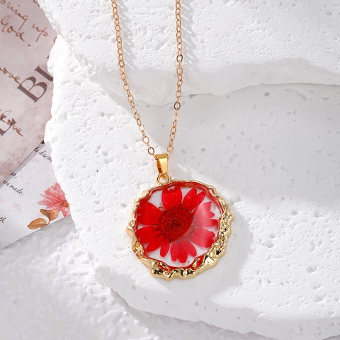 Bohemian Alloy Natural Dried Flower Pendant Necklace For Women Irregular Gold Frame Resin Daisy Floral Jewelry Gift