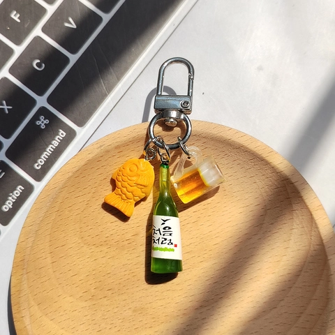 Kreative Simulation Lebensmittel Getränke Schlüsselanhänger Harz Taiyaki Fisch Koreanische Sojinflasche Bierkrug Anhänger