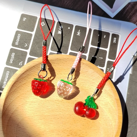Süßer Simulierter Frucht Erdbeere Kirsche Schlüsselanhänger Harz Taschenanhänger Handyband Handgefertigtes Zubehör Damen
