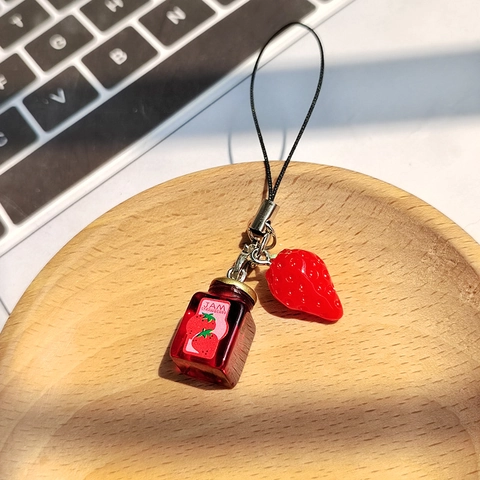 Niedlicher Harz Simulation Erdbeere Marmeladenglas Schlüsselanhänger Süß Frucht Tasche Anhänger Handgefertigt Handyband Damen Schmuck