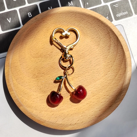 Portachiavi Realistico a Forma di Ciliegia e Cuore Ciondolo Borsa in Resina Frutta Gancio a Cuore Oro in Lega per Donna