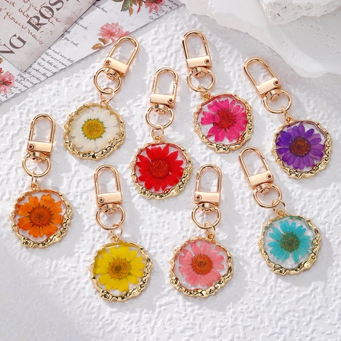 Daisy Natürliche Trockenblumen Harz Schlüsselanhänger Für Damen Gold Legierung Rahmen Floral Taschenanhänger Täglicher Schmuck