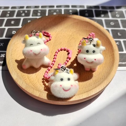 Süßer Cartoon Kuh Beflockter Schlüsselanhänger Für Taschen Telefon Weißer Plüsch Tier Anhänger Schmuck Charms Für Damen Kinder Geschenk