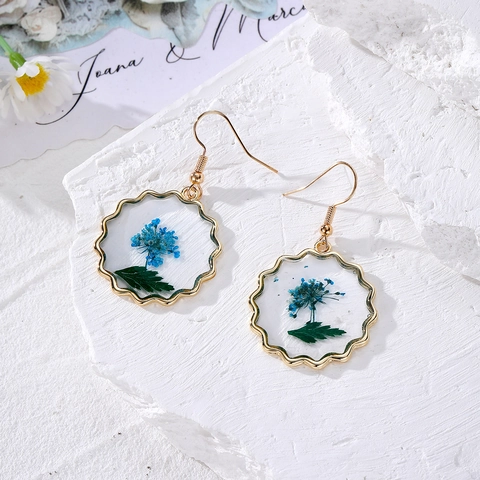 Pendientes de Gota de Resina de Flores Secas Hechos a Mano Vintage Borde Festoneado Aleación Dorada Joyería de Moda Para Mujer