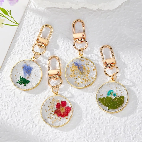 Portachiavi Fatto a Mano in Resina Trasparente con Fiori Secchi e Foglia d'Oro Ciondolo Botanico Floreale per Borsa Donna