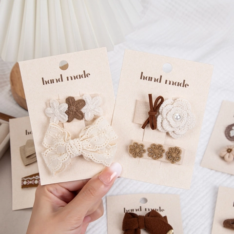 Handgefertigte Karierte Schleife Und Blume Haarklammern Set Für Damen Kinder Vintage Spitze Stickerei Stoff Entenschnabelklemmen Süße Pastorelle Haaraccessoires