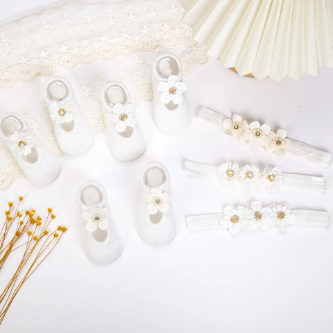 Newborn Baby Girl White Flower Headband And Knit Socks Baptism Gift With Faux Artificial Pearls Rhinestones Elegant Princess Hair Accessories