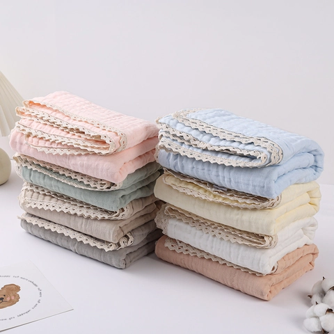 Serviette de Bain pour Bébé en Mousseline de Coton Couverture d'Emmaillotage Absorbante Multi Couches Avec Bordure en Dentelle Douce