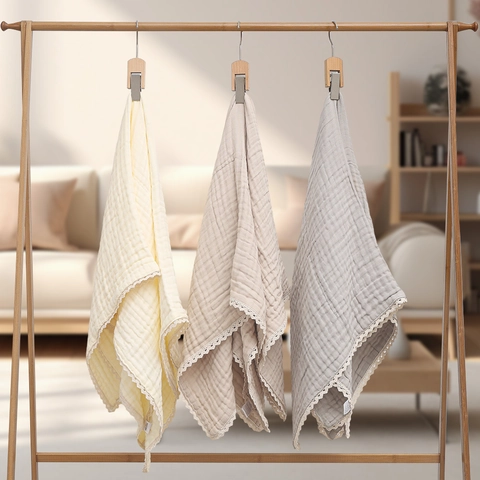 Serviette de Bain pour Bébé en Mousseline de Coton Couverture d'Emmaillotage Absorbante Multi Couches Avec Bordure en Dentelle Douce