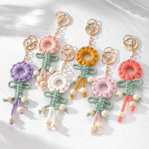Llavero de Flores de Ganchillo Hecho a Mano Lindo Colgante de Bolsa Floral de Tela con Cuenta de Madera para Mujeres Niñas