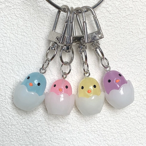 Simpatico Portachiavi a Forma di Pulcino in Guscio d'Uovo Luminoso in Resina Ciondolo per Borse e Chiavi Regalo per Donne e Bambini