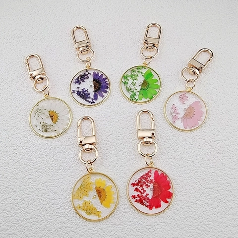 Porte-clés Rond en Résine Transparente Avec Fleurs Pressées Séchées Naturelles Marguerite Alliage Doré Anneau de Clé Pendentif Floral Pour Femmes Filles